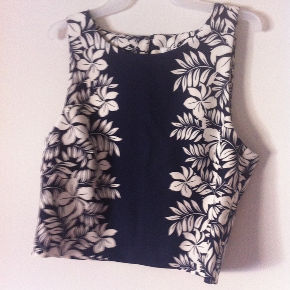 Spense Tops - Spense Navy Blue & White Floral Beach Top